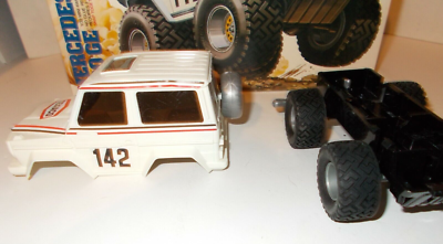 Vintage 1984 Tamiya Mercedes Benz 280 GE Motorized model kit in 1
