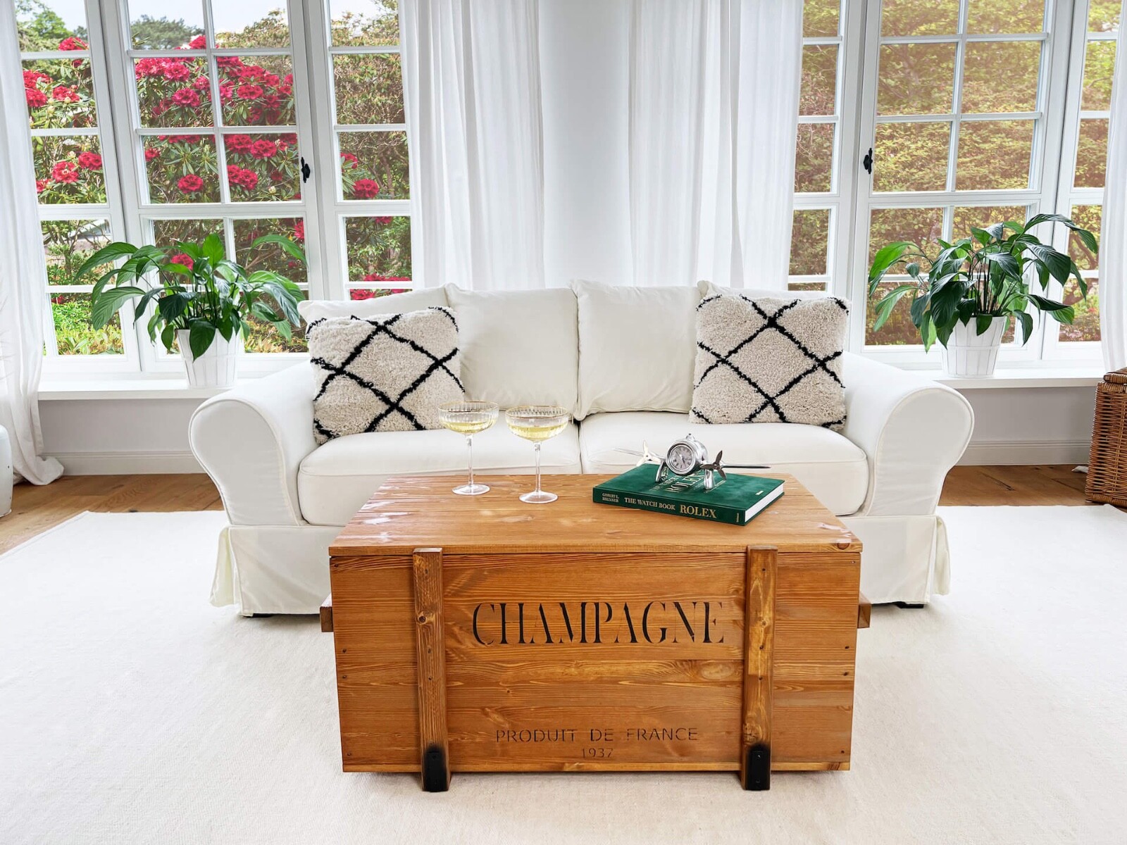 Table basse design bois massif: authenticité & style