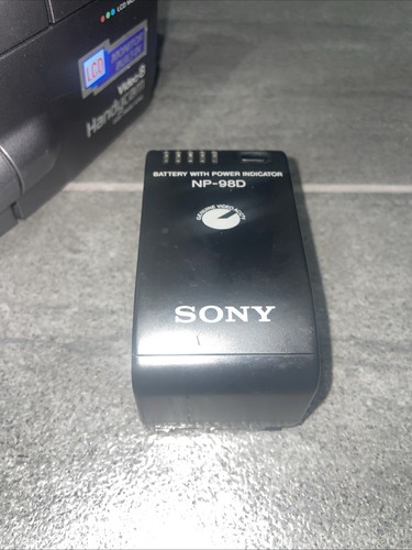 Sony Handycam CCD-TRV30 Hi-8 Camcorder W Flip Out Screen READ DESCRIPTION - Picture 2 of 13