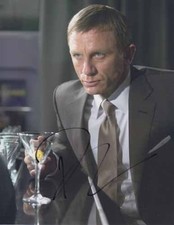 DANIEL CRAIG 007 JAMES BOND AUTHENTIC SIGNED AUTOGRAPH WITH MARTINI GLASS AT BAR