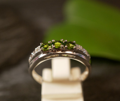 Hübscher 835 Sterling Silber Ring Grüner Besatz Harry Ivens Diamant Elegant