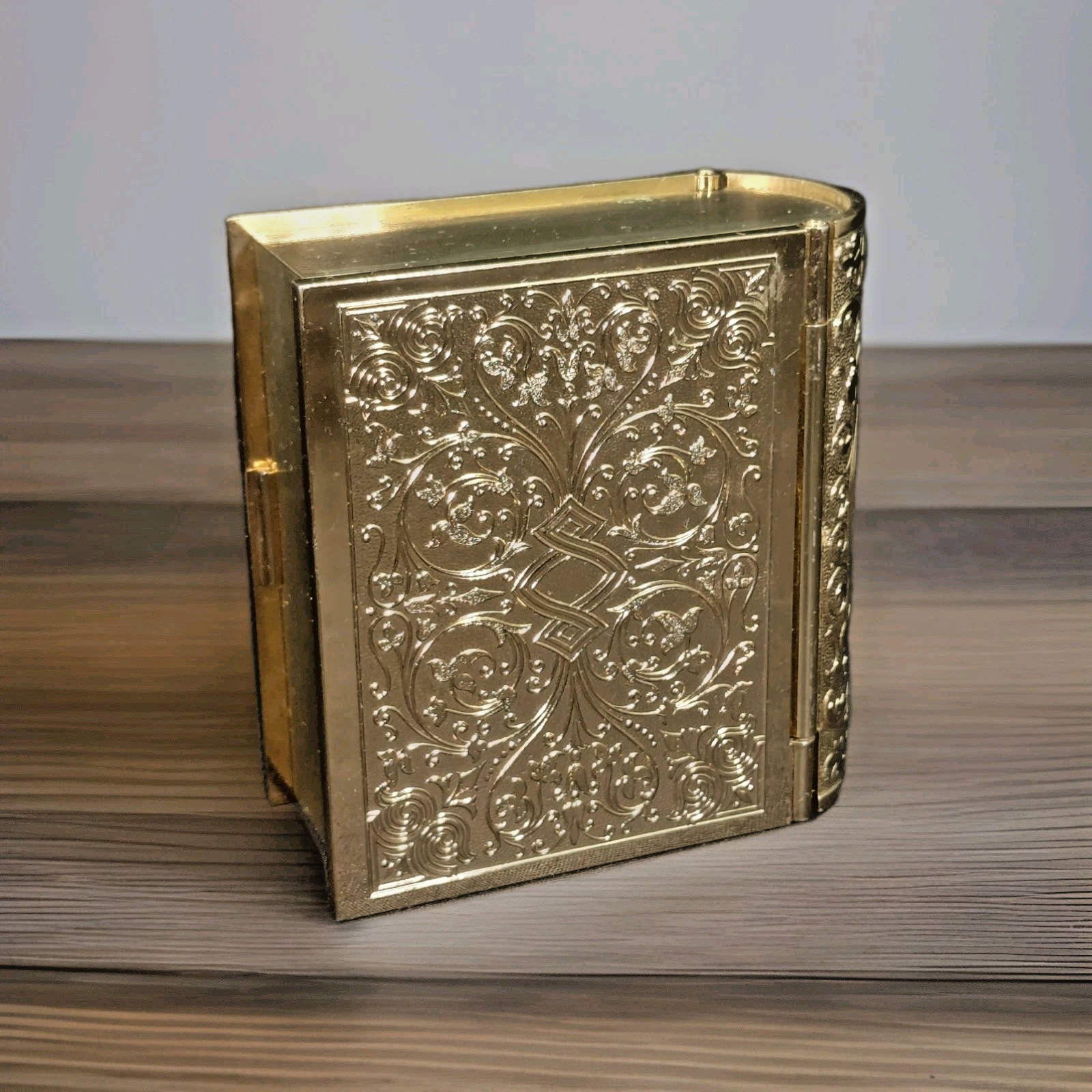 Seth Thomas Vintage Book Shaped Wind-Up Alarm Clock – Made in Germany – Working!