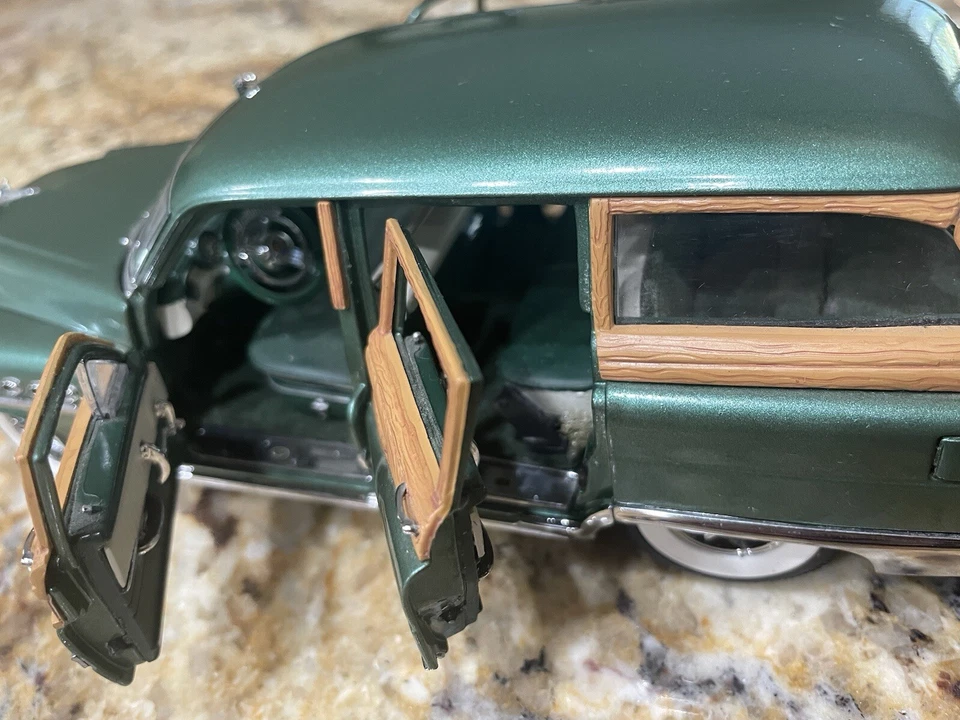 Литой автомобиль Danbury Mint Buick Estate Wagon Road master зеленый масштаб 1:24 - Изображение 4 из 4