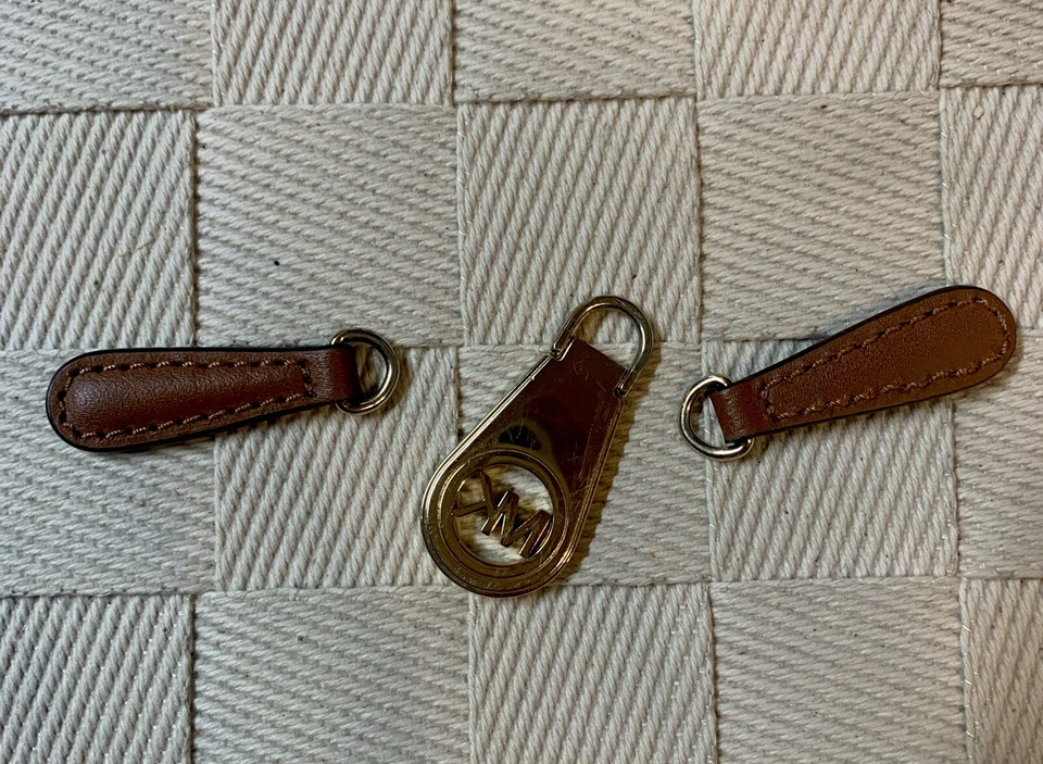 MICHAEL KORS Juego de 3 TIRONES DE CREMALLERA (2 cuero/1 herrajes en tono dorado)- ¡En muy buen estado! Foto 3 de 4