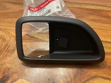 KIA Soul 09-13 NEW GENUINE right side inner door handle bezel 826212K000WK 7I8