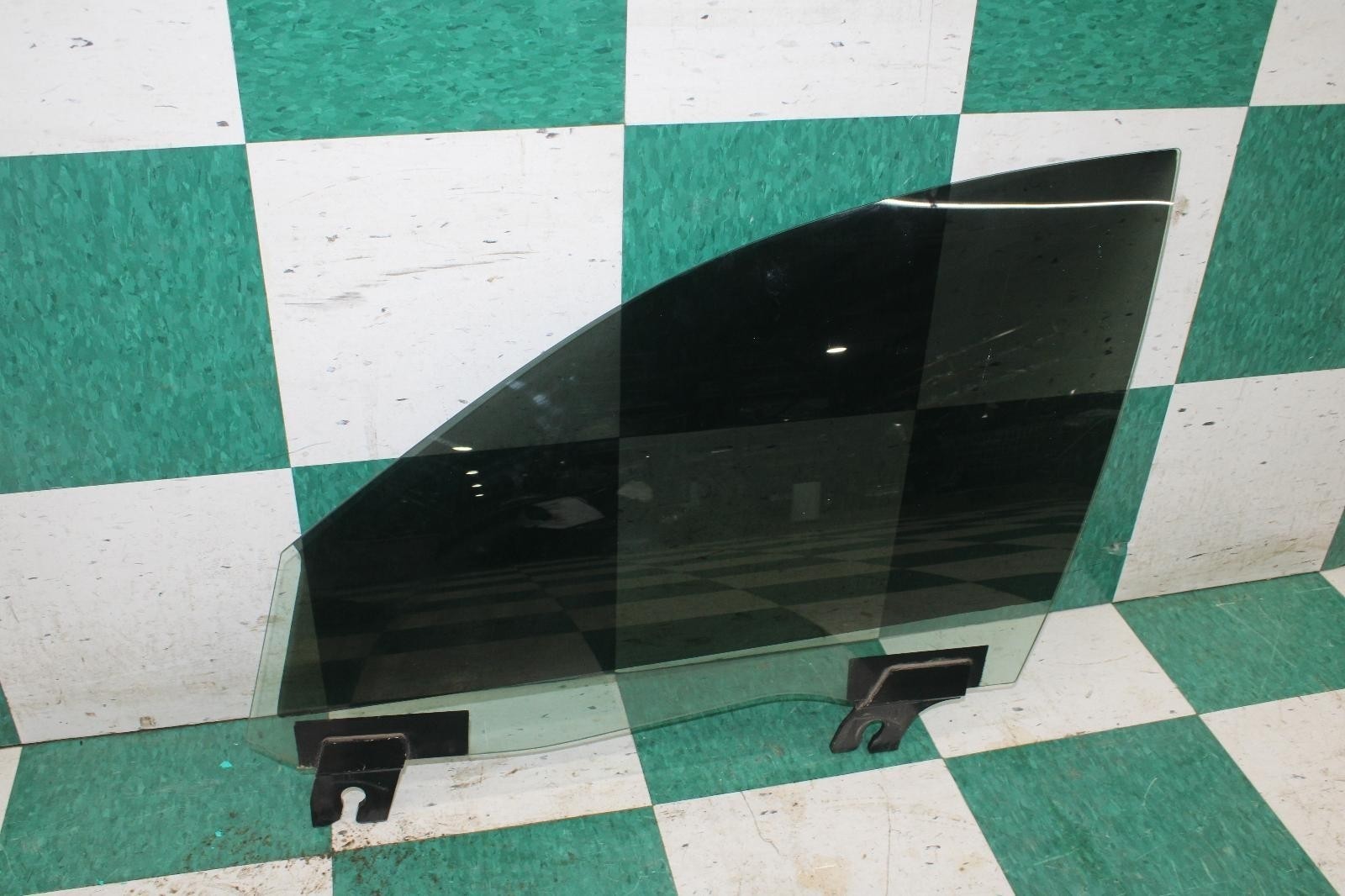 Maserati Ghibli 2014-2019 Front Left Door glass