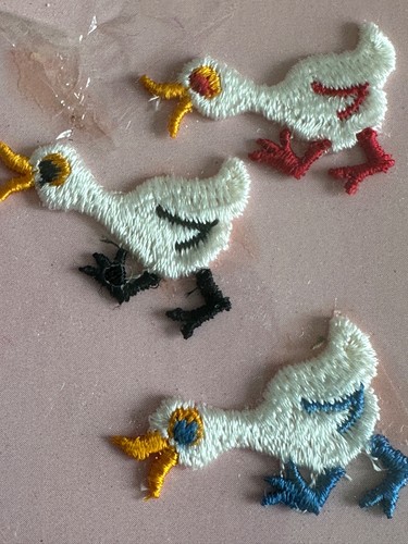 Variety Lot of 45 Vintage Sew On Appliqués Flowers Birds Bees Ducks Dog Horse - Picture 15 of 21
