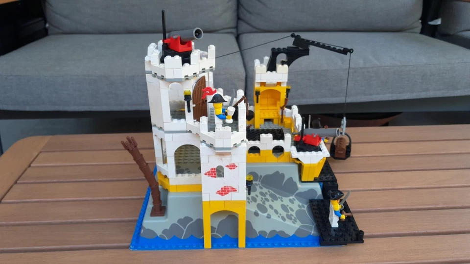 LEGO Pirates #6276 Eldorado Fortress - Vintage Castle with Manual (97% Complete) - image 4 of 4
