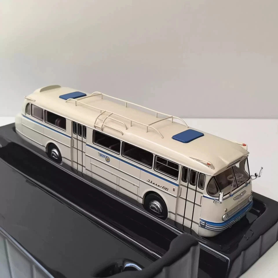 1:43 IXO Ikarus 66 1972 - Plastic Bus Model 44 - Image 4 of 4