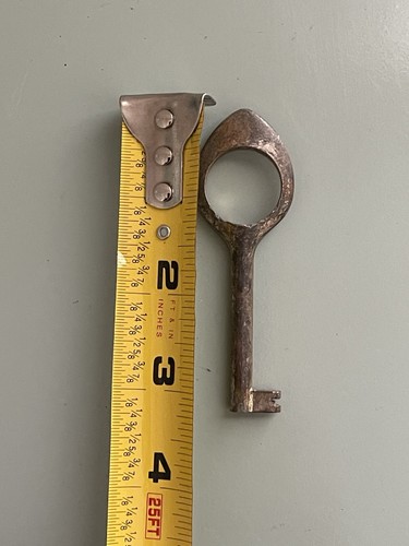 Antique Skeleton Key – Teardrop / Almond Shaped Bow, Hollow Barrel Warded Lock - Picture 5 of 5