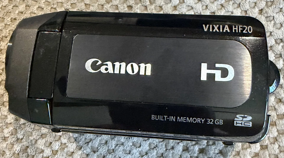 Canon VIXIA HF20 (32 GB) 15X Zoom High Definition Camcorder - Image 4 of 4