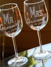 2 Custom Engraved Mr and Mrs Wine Glass Set for Wedding