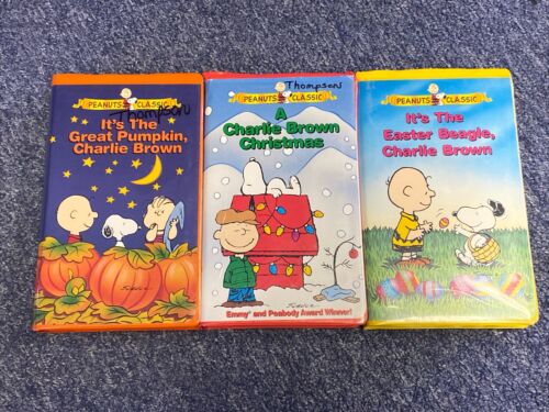 Lot de 3 cassettes VHS Peanuts Charlie Brown : Grande citrouille Pâques Noël - Photo 1/7
