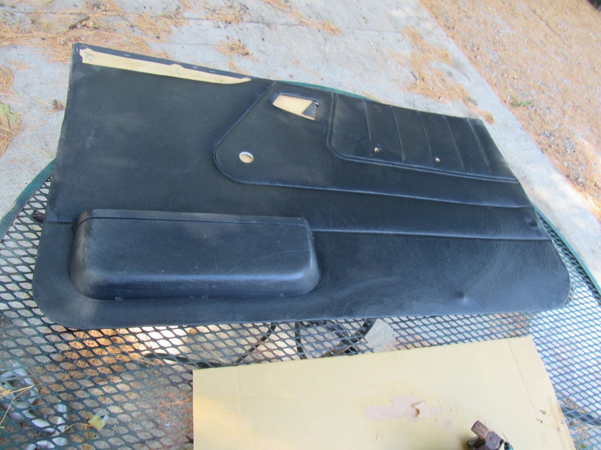 89-98 GEO TRACKER SUZUKI SIDEKICK OEM BLACK FRONT RIGHT DOOR PANEL