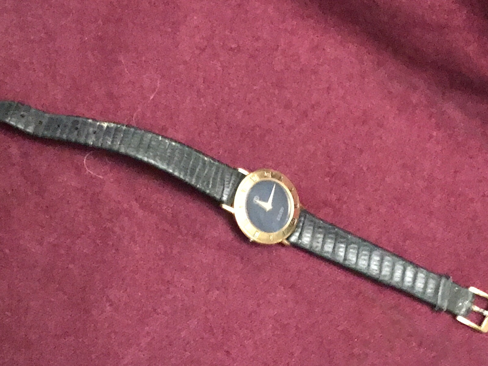 genuine Gucci watch needs work - image 6