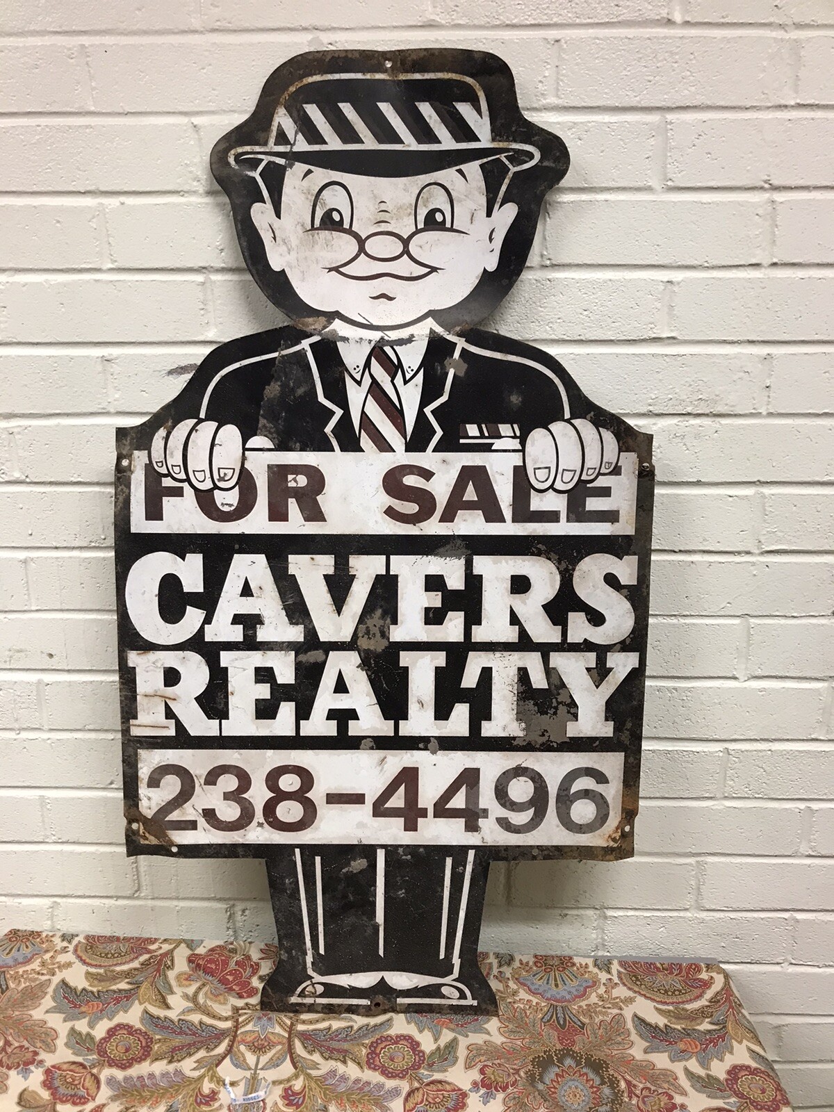 ANTIQUE VTG MAN SHAPED METAL REAL ESTATE SIGN 2 SIDED 20” X 36” CAVERS