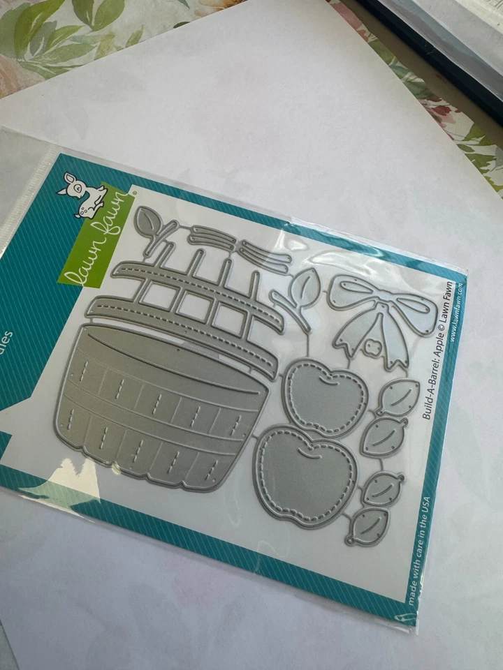 Troqueles de césped Fawn NUEVO "Build-A-Barrel: Apple" Hecho en EE. UU. Foto 2 de 3