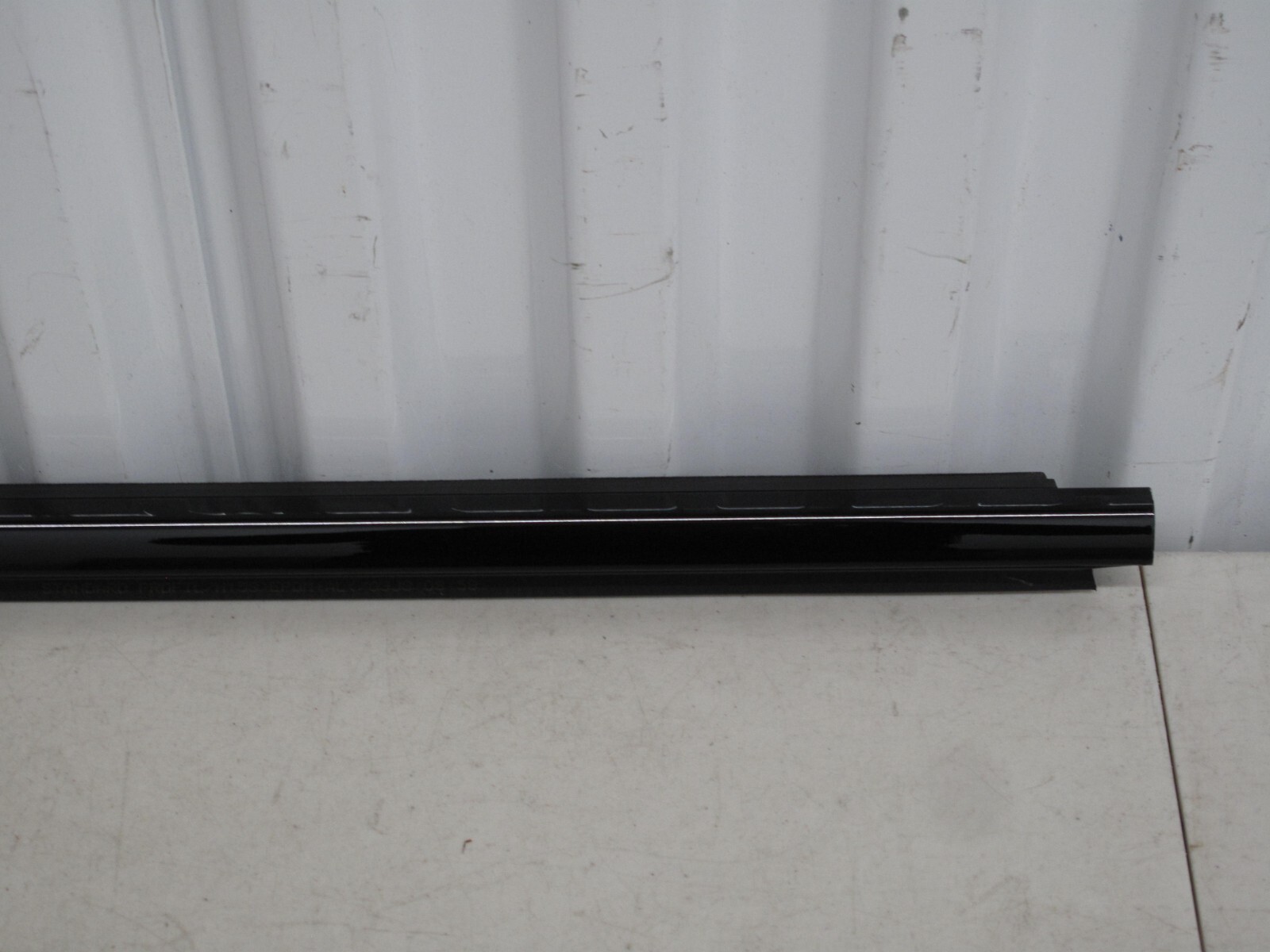 17-20 MASERATI LEVANTE FRONT RIGHT PASSENGER SIDE DOOR WINDOW BELT MOLDING OEM