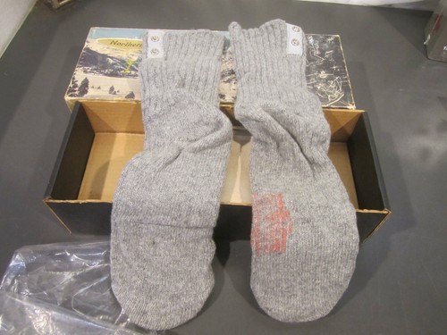 VINTAGE NEW GREY NORTHERN ELECTRIC ELECTRIC WARMING SOCKS 2001 SIZE 12 9+1/2 - Picture 7 of 8
