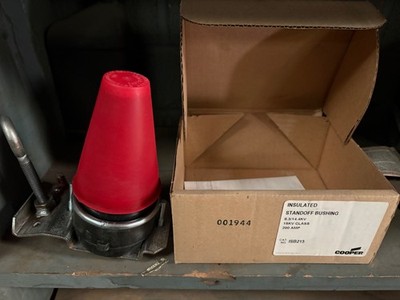 Eaton Cooper ISB215 Insulated Standoff Bushing  8.3/14KV 15KV CLASS 200A