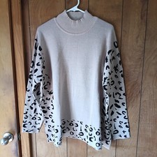 Women?s Neutral Leopard Print Sweater Size L Mock Neck Side Slits Soft Knit