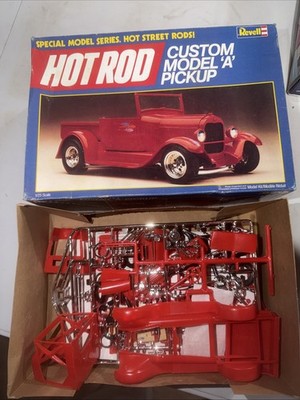 REVELL - HOT ROD CUSTOM MODEL 'A' PICKUP - 1:25 SCALE KIT #7136 -