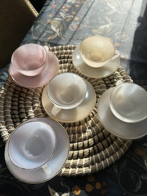 Arcopal France Vintage Glas Harlekin Pastell Tasse und Untertasse Set x 5 