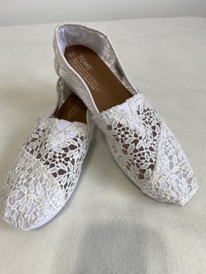 toms white lace leaves