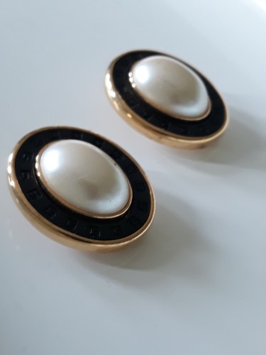 Vintage Givenchy Clip on Earrings Statement Pearl black enamel 1980s - Picture 10 of 10