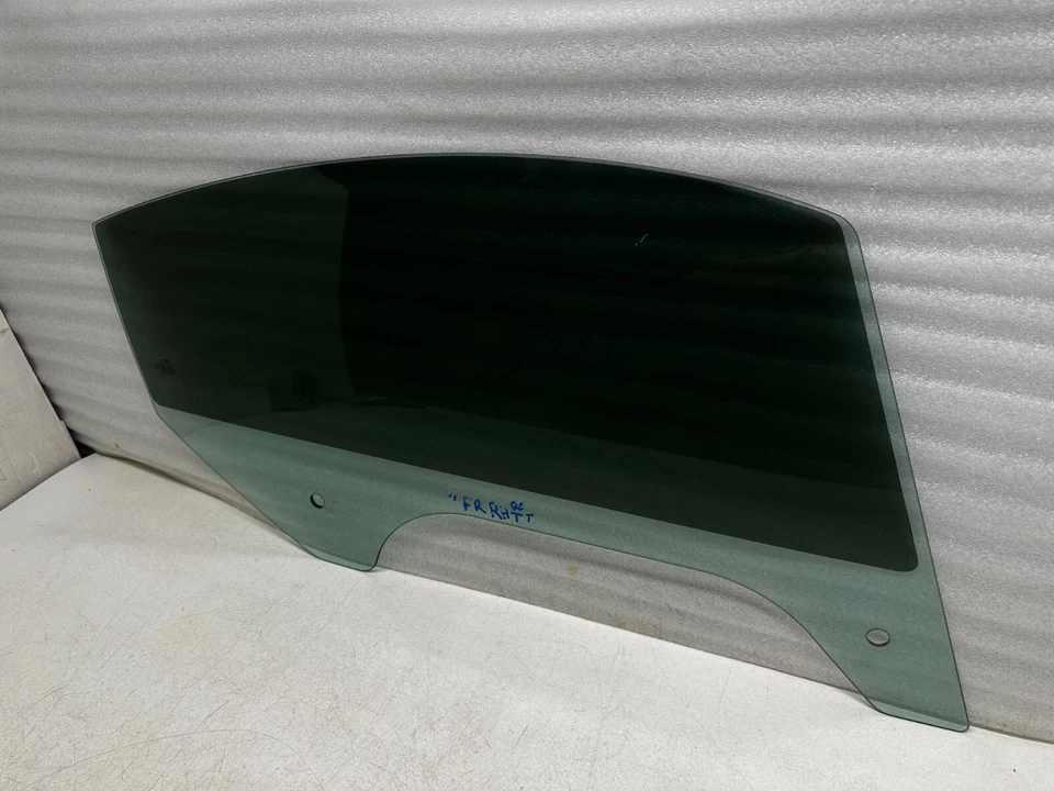 P408149 2000-2006 Audi TT Door Window Glass Passenger Side OEM - Image 3 of 4