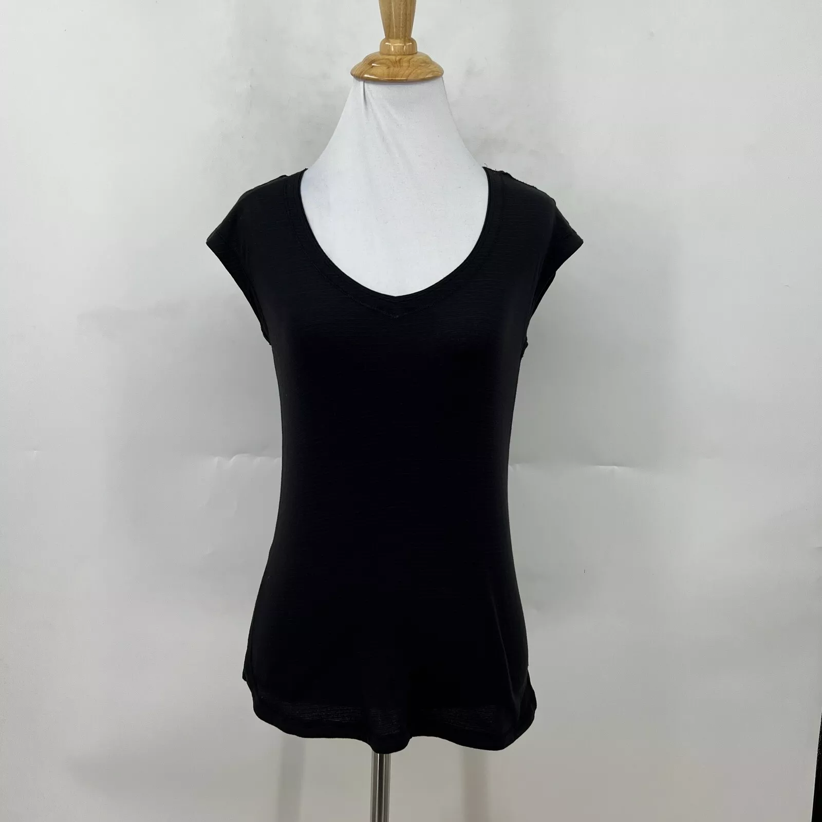 lululemon cap sleeves scoop neck vented athletic shirt