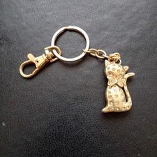 Ein Sammlerstück Schlüsselanhänger goldfarben Metall funkelnd Katze in gutem Zustand.