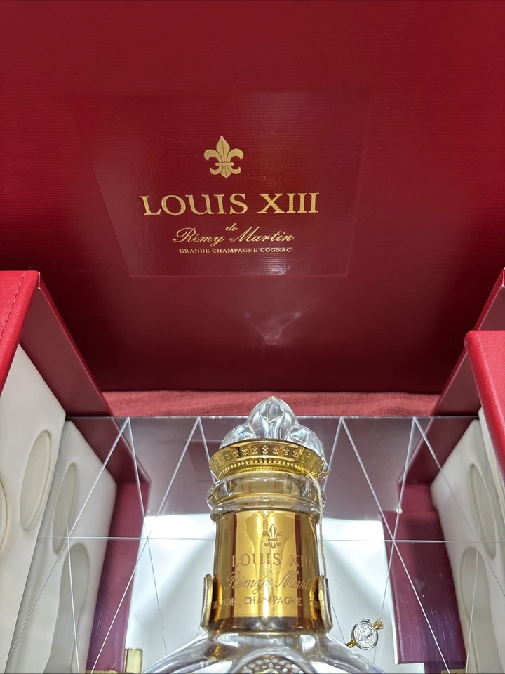 Remy Martin Louis XIII бутылка, книга и витрина баккара кристалл - Изображение 4 из 4