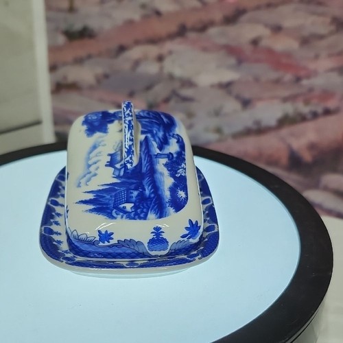Blue willow delft design on this mini cheese covered dish - Picture 4 of 7