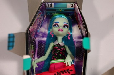 Monster High G3 Buried Secrets Ghoulia Yelps Doll Courtside Open-Box/Revealed