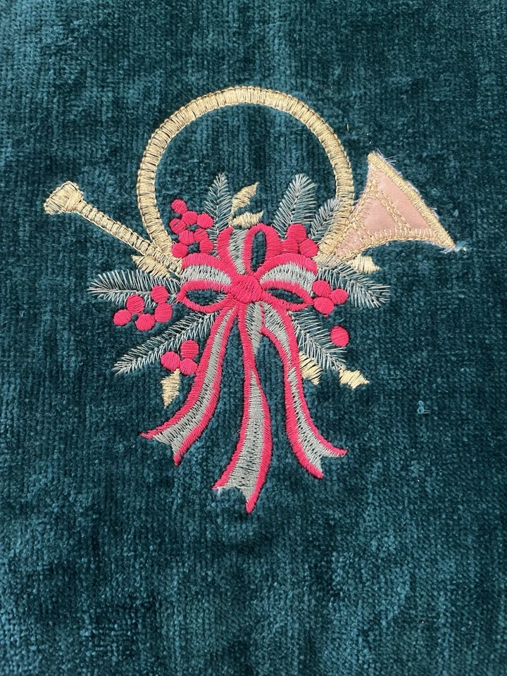 Винтажное вышитое трубчатое темно-зеленое рождественское полотенце для рук сделано в США - Изображение 2 из 4