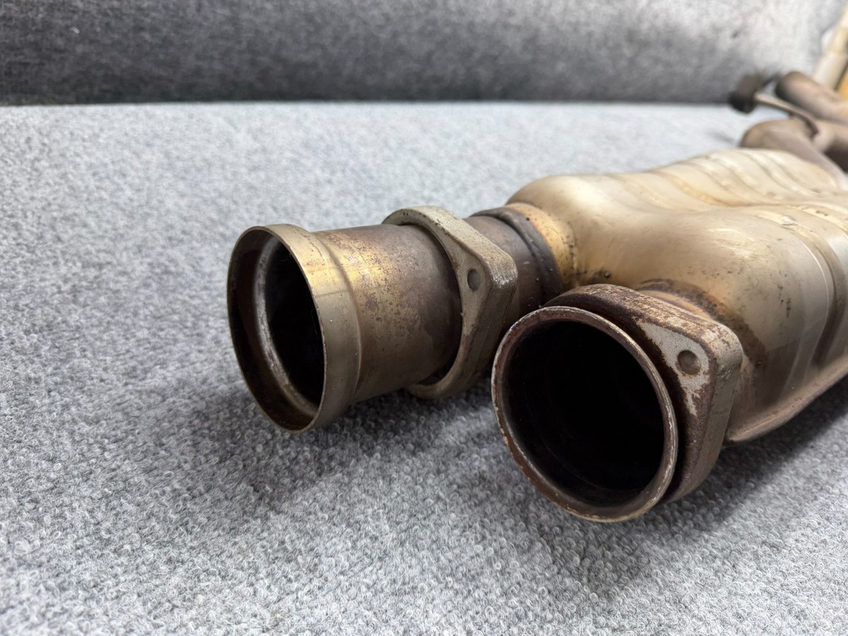 CLS63 AMG センターストレート　マフラー MERCEDES W219 CLS63 AMG CENTER EXHAUST MUFFLER RESONATOR PIPE OEM