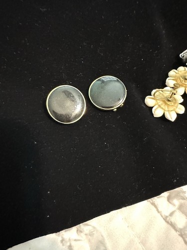 Vintage Lot Sarah Coventry Clip on Earrings Flower Black Enamel Onyx Tone She’ll - Picture 5 of 8