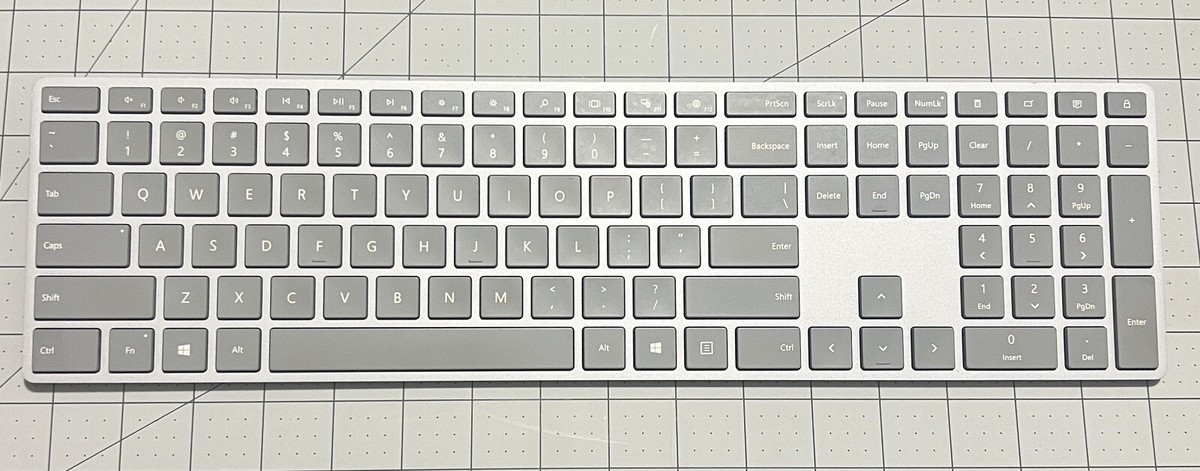 Microsoft Surface ワイヤレスキーボード　　MODEL：1742 Surface マイクロソフト キーボード WS2-00024 英語版