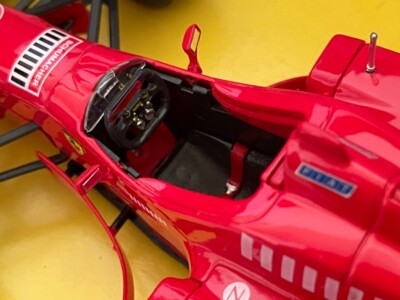 FORMULA 1 FERRARI F310 Shell Maisto 1/20 Die Cast. Schumacher #1