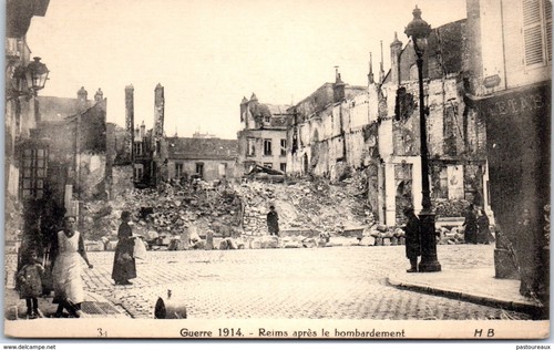 Reims - INCENDIE ET BOMBARDEMENT DE REIMS -le grand comble de la