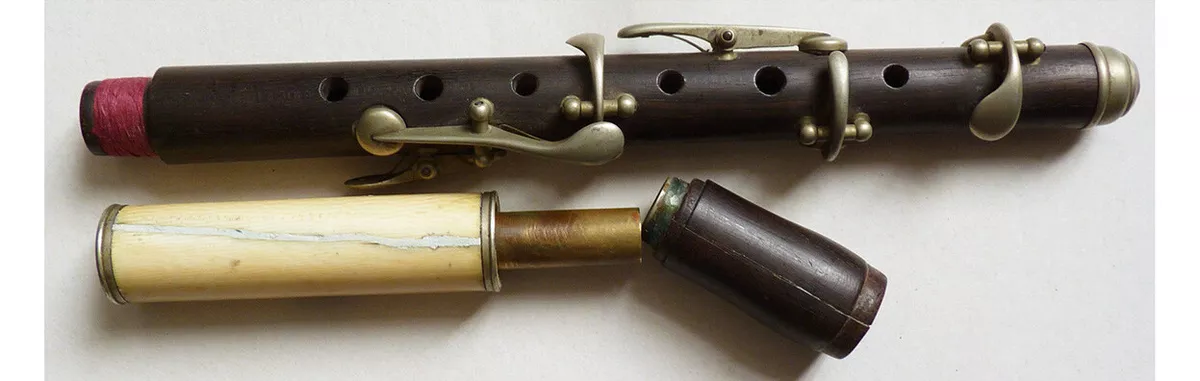 Wooden outlet piccolo flute