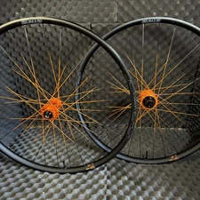 Arch Mk4 Trail rims With Hydra H2 hubs and Bling spokes!