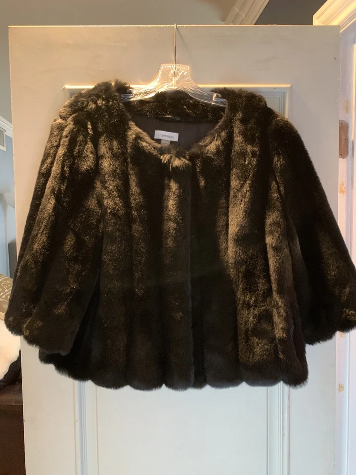 Chaqueta corta Calvin Klein de piel sintética noche encogida NEGRA talla mediana usada en excelente estado Foto 2 de 4