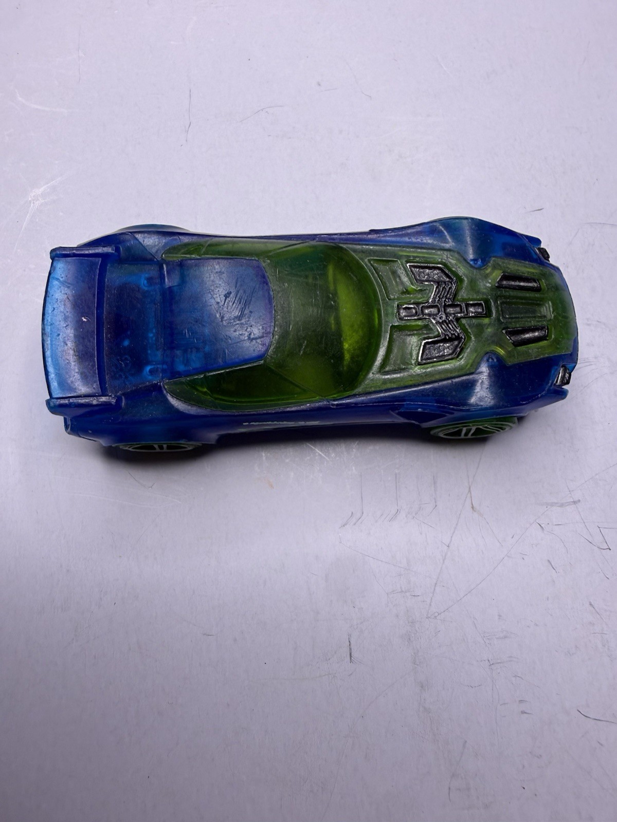 2014 HOT WHEELS NERVE HAMMER BLUE 1:64 DIECAST 2 3/4" RACE CAR W/ GREEN & WHITE