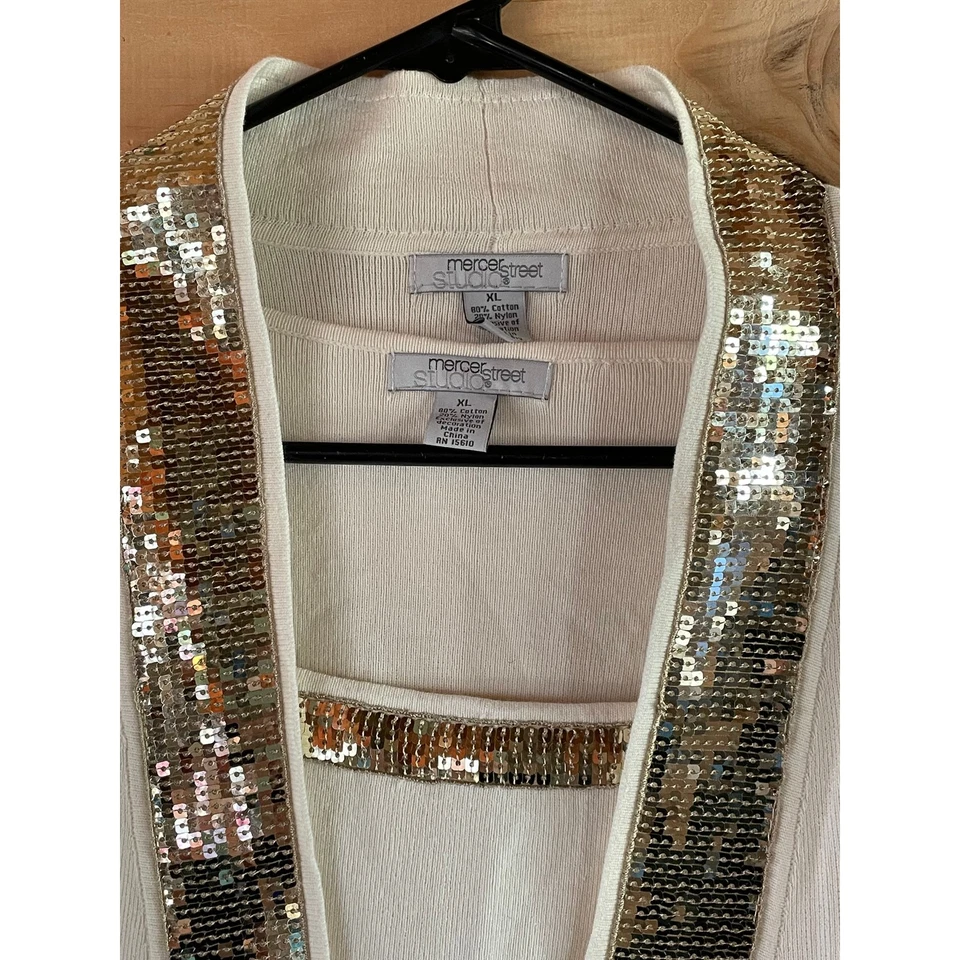 Cárdigan y camiseta sin mangas Mercer Street Studio para mujer 2 piezas.Crema con lentejuelas doradas XL Foto 2 de 4