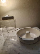 RUBBERMAID MicrowaveOven Cookware 2 qt 9" Tube/Ring Cake+ Food Storage Containr