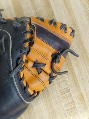 Wilson A2000 1791 32.5” Catchers Mitt Made In Japan Right Handed