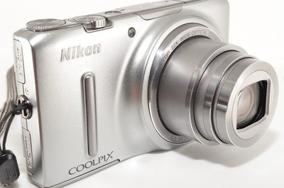 Nikon COOLPIX S9500 sliver Compact Digital Camera 22x Optical Zoom