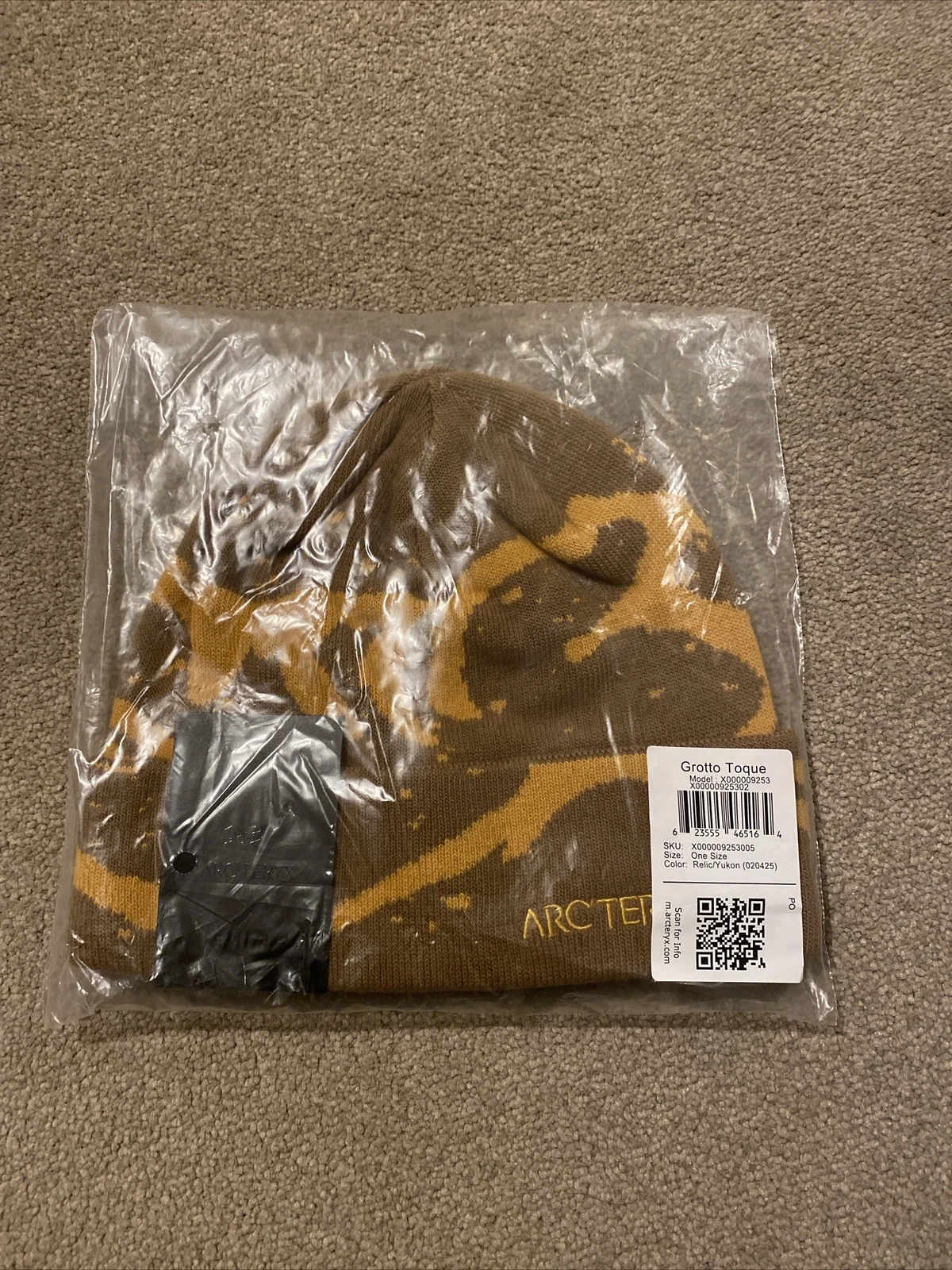 100% Authentic Arc’teryx Beanie Hat Grotto Toque Relic/Yukon